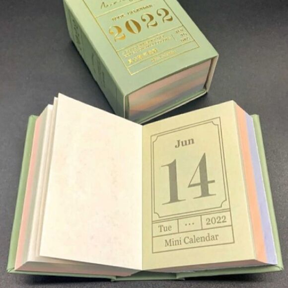 Mini Books calendar 2022 with 365 days journaling - Picture 1 of 7